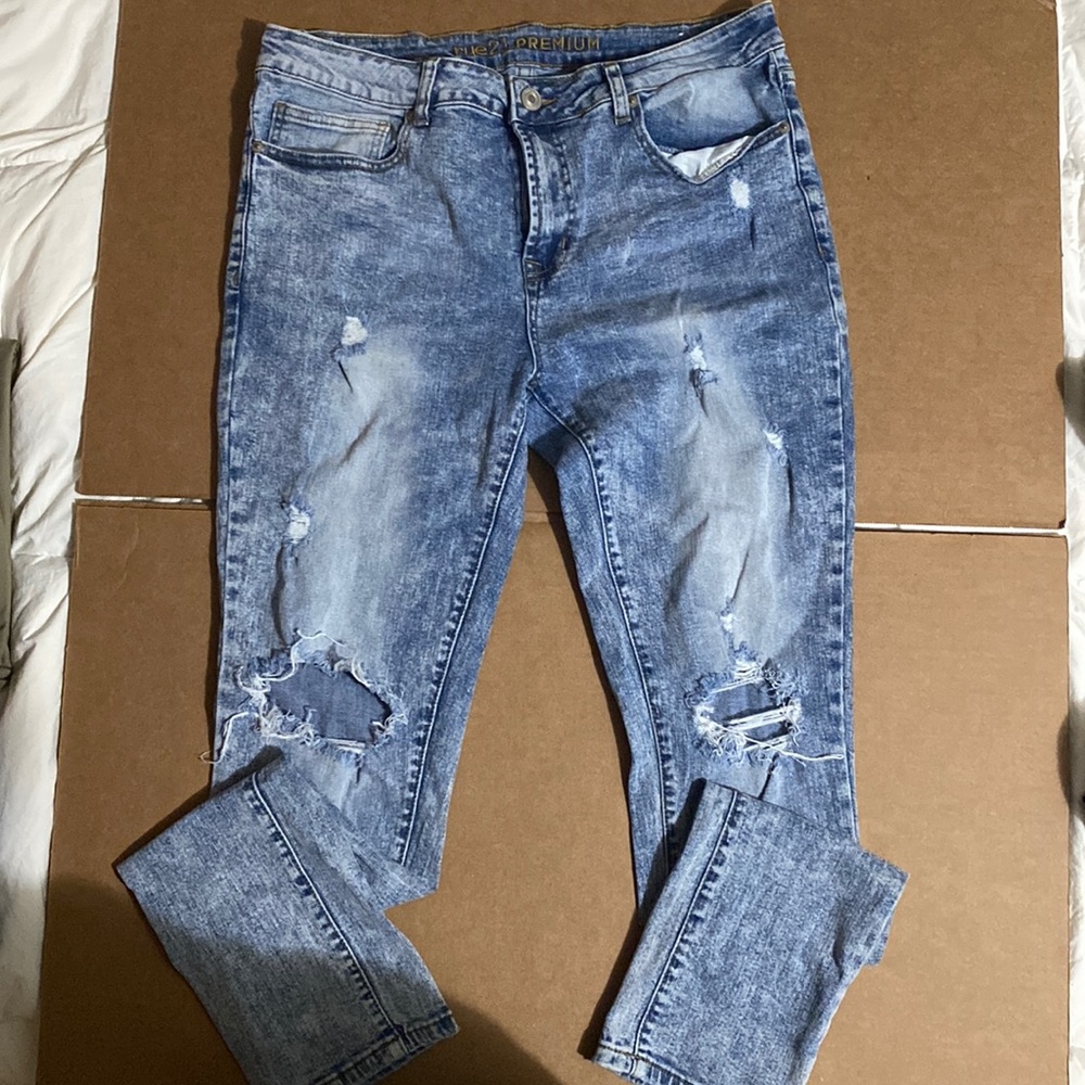Rue 21 P light wash skinny jeans